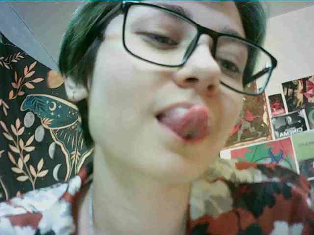 uwu-emmy webcam