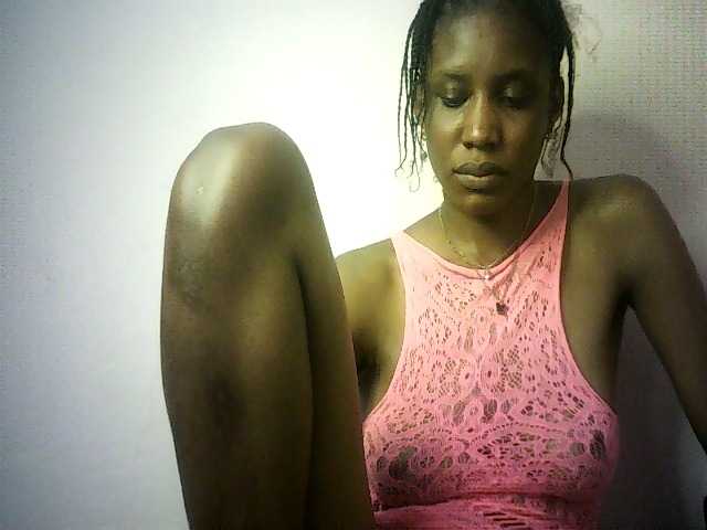 le modèle Trassy est en webcam porno dans un show sur le site bongacams, il possède les tags suivants: Ebony,Brunette,Hairy