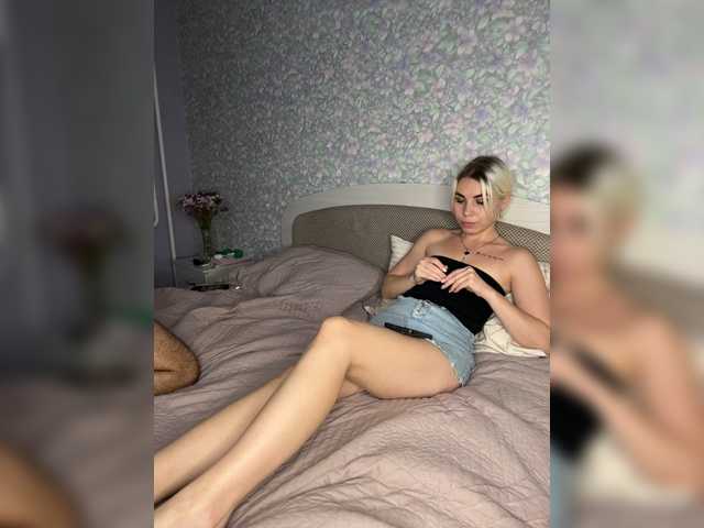 Emma942 live cam