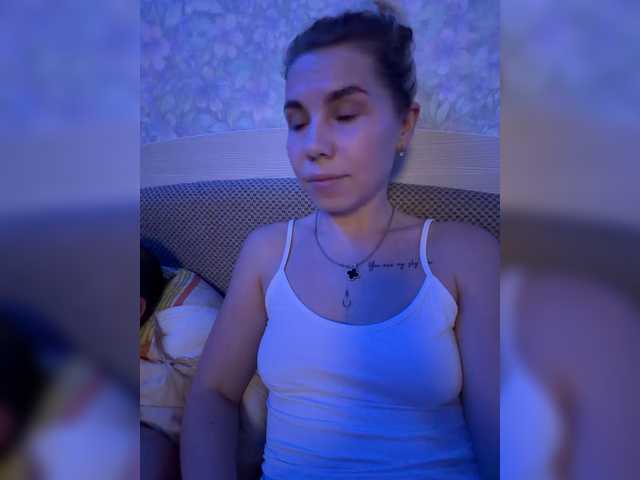 Emma942 live cam on BongaCams