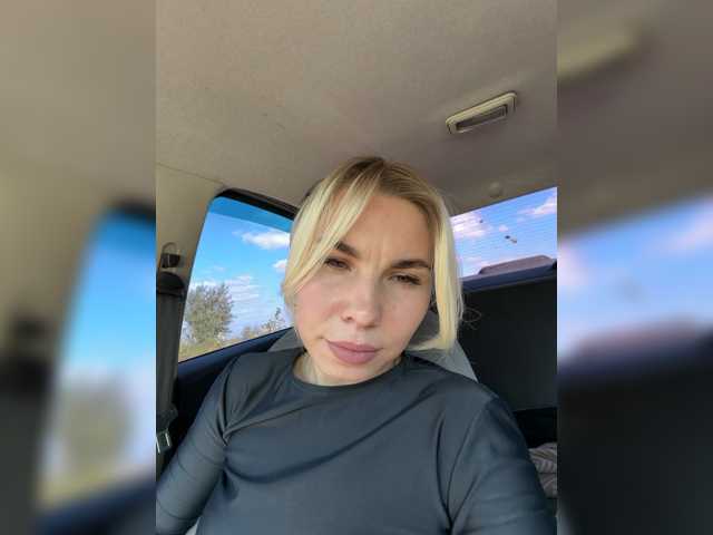 Emma942 live cam on BongaCams