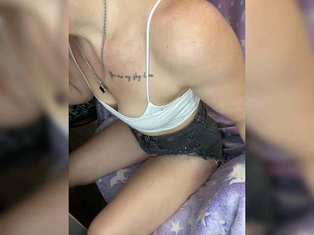 Emma942 live cam on BongaCams