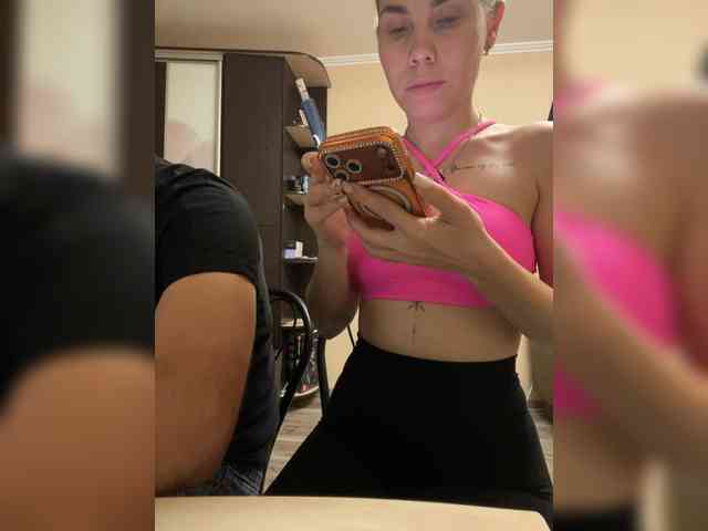 Emma942 webcam