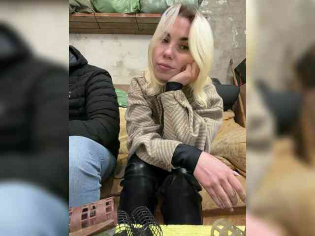 Emma942 webcam