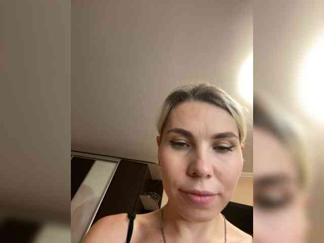 Emma942 webcam