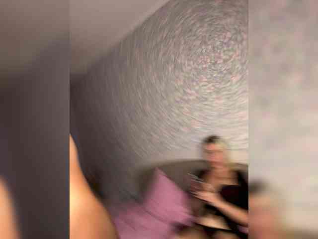 Emma942 webcam