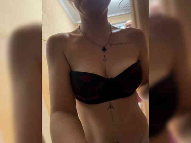 Emma942 webcam