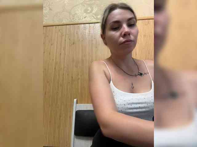 Emma942 webcam
