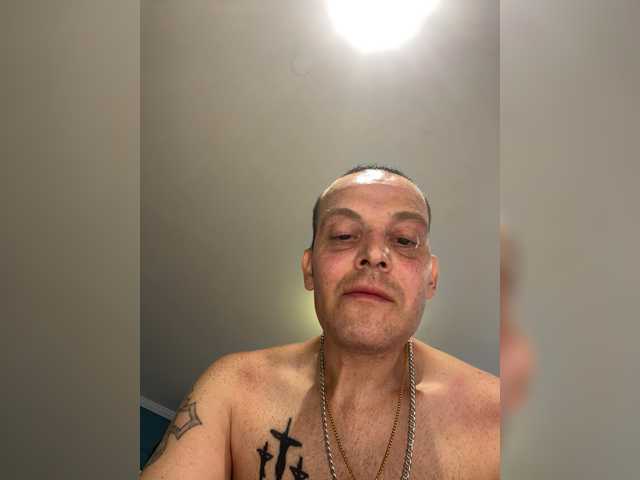 Tank2185 live cam on BongaCams