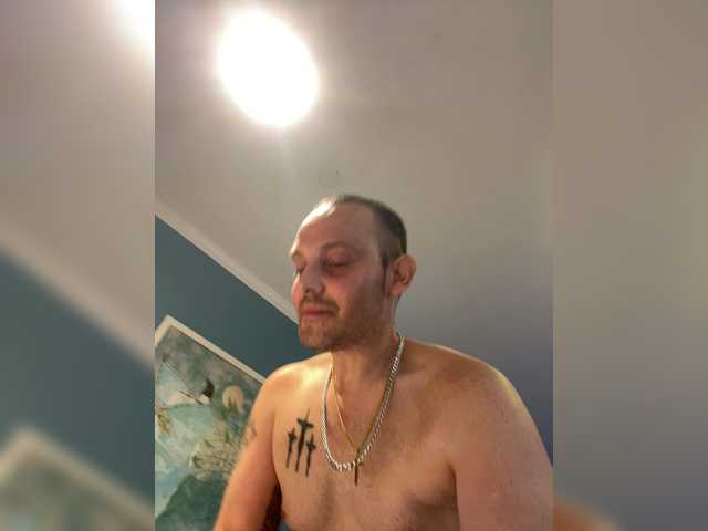 Tank2185 live cam on BongaCams