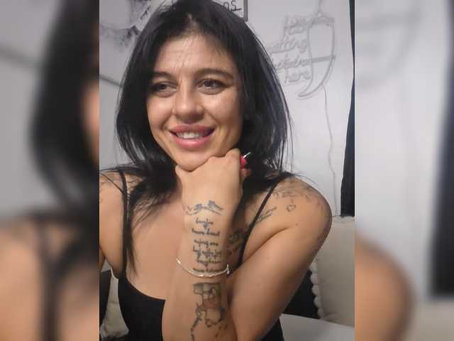 HoneyGlow30 live cam on BongaCams