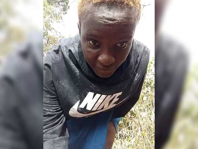 le modèle Kenyansexy est en webcam porno dans un show sur le site bongacams, il possède les tags suivants: Ebony,Redhead,Trimmed