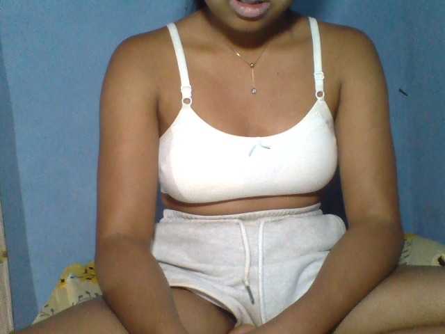 Rose-Bler live cam on BongaCams
