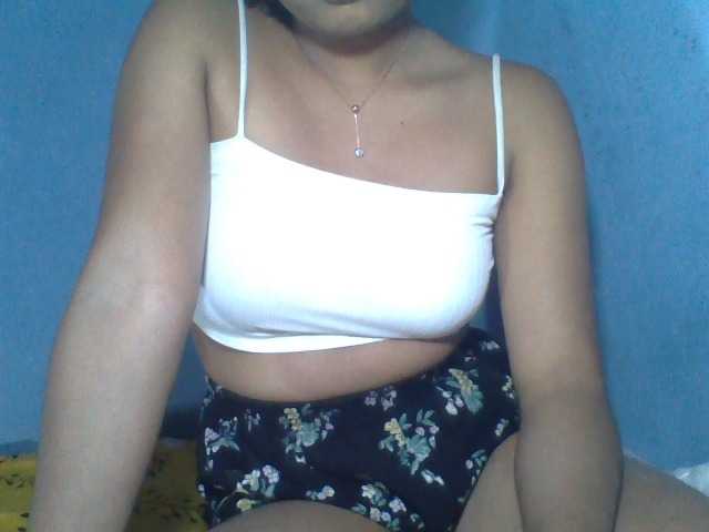 Rose-Bler live cam on BongaCams