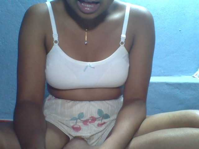 Rose-Bler live cam on BongaCams