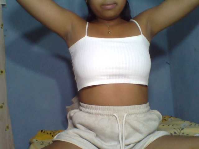 Rose-Bler live cam on BongaCams