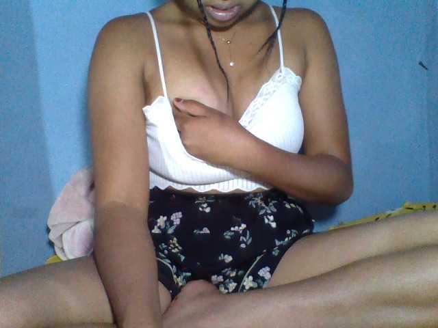 Rose-Bler live cam on BongaCams
