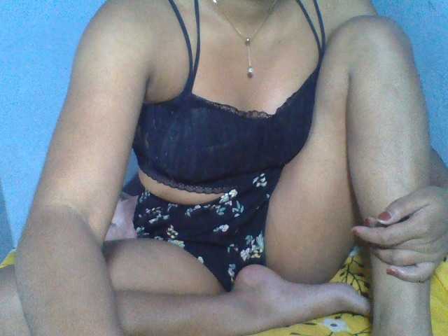 Rose-Bler, live now on BongaCams