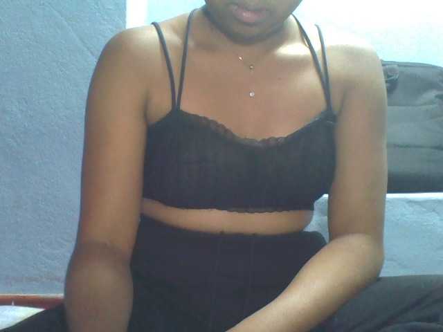 Rose-Bler live cam on BongaCams