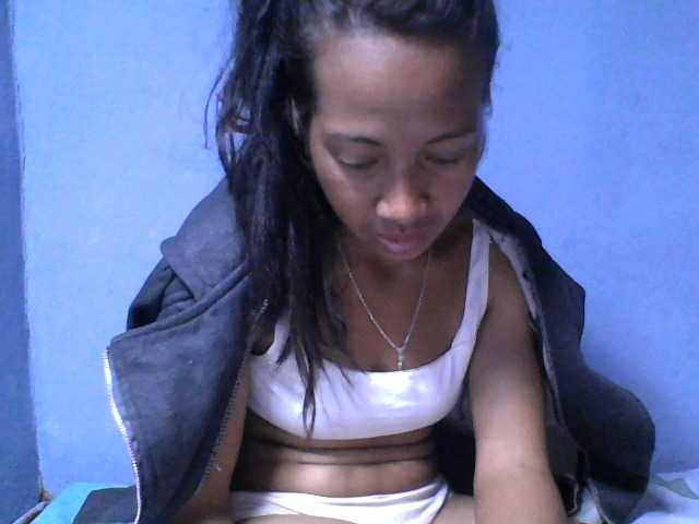 Rose-Bler live cam on BongaCams
