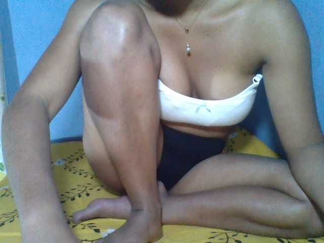 Rose-Bler live cam on BongaCams