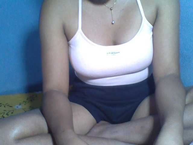 Rose-Bler live cam on BongaCams