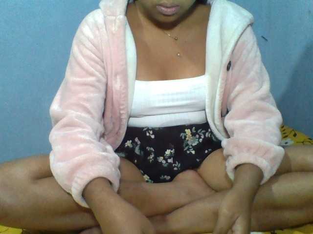 Rose-Bler live cam on BongaCams