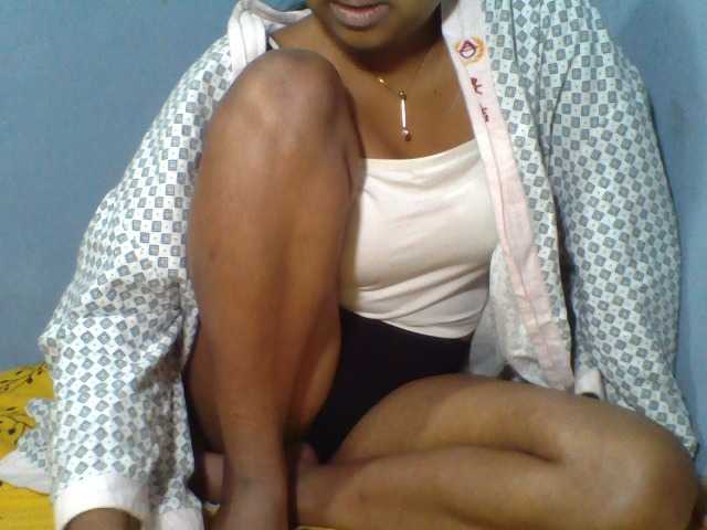 Rose-Bler live cam on BongaCams