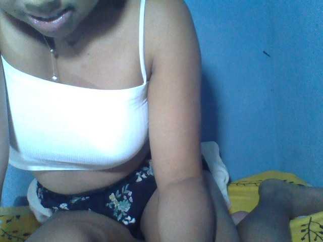Rose-Bler live cam on BongaCams