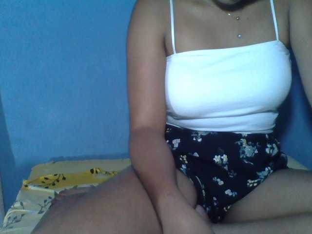 Rose-Bler live cam on BongaCams