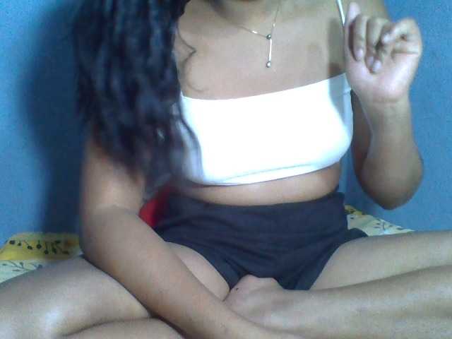 Rose-Bler live cam on BongaCams