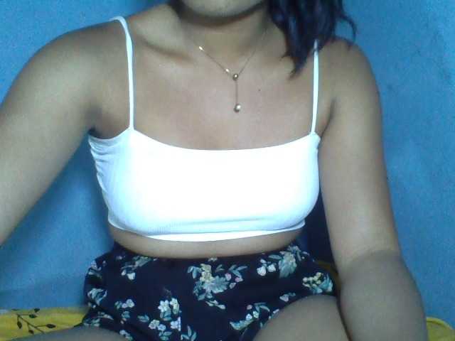 Rose-Bler live cam on BongaCams