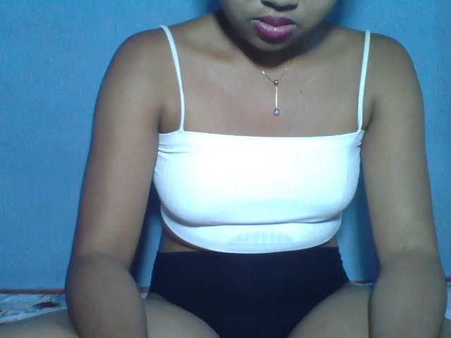 Rose-Bler live cam on BongaCams