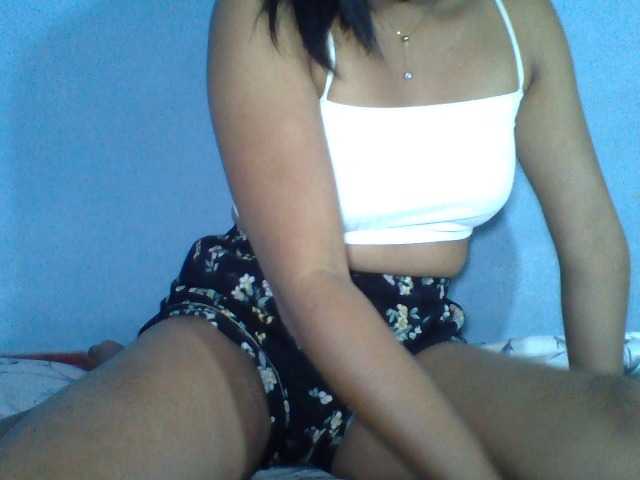 Rose-Bler live cam on BongaCams
