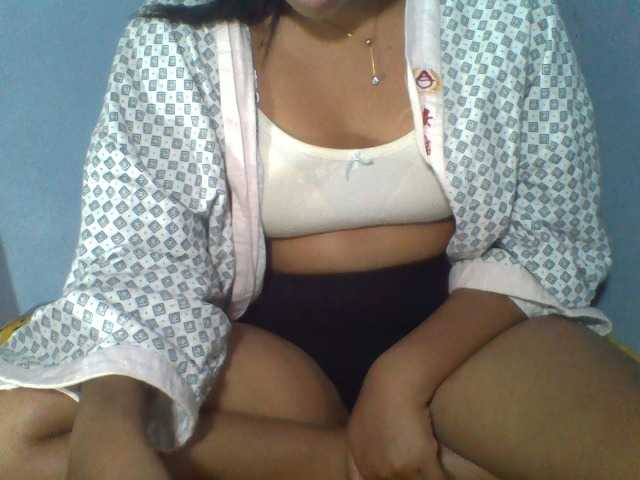 Rose-Bler live cam on BongaCams
