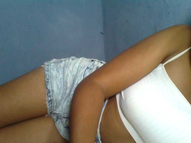 Rose-Bler live cam on BongaCams