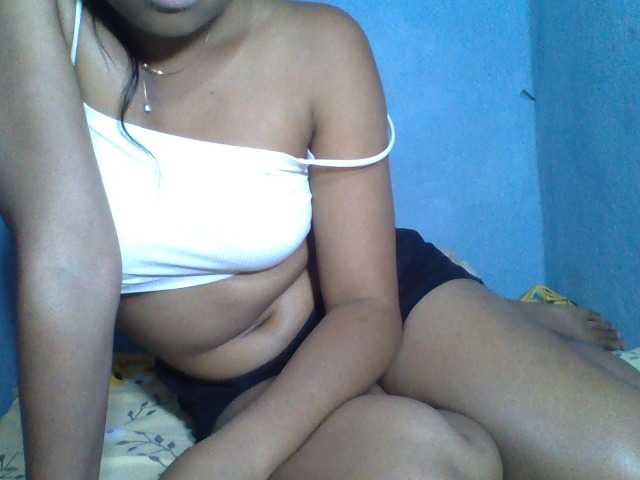 Rose-Bler live cam on BongaCams