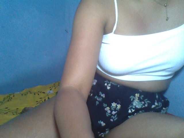 Rose-Bler live cam on BongaCams