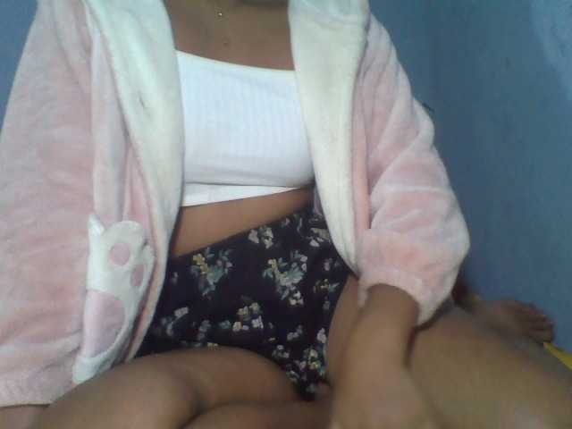 Rose-Bler, live now on BongaCams