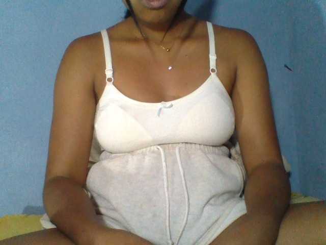 Rose-Bler live cam on BongaCams