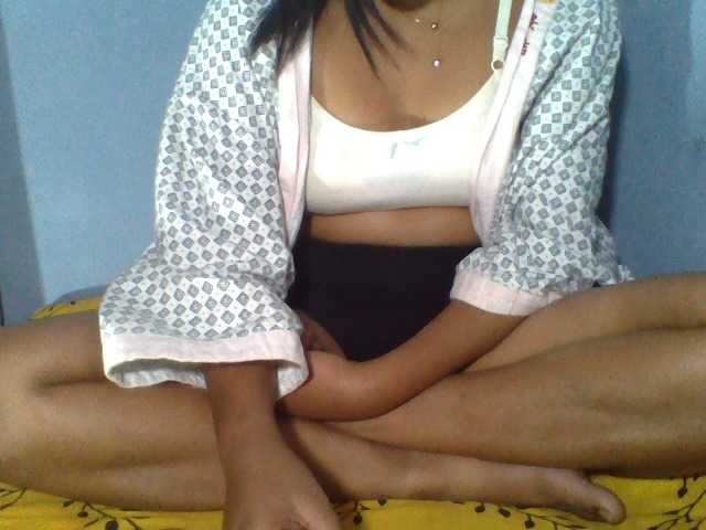 Rose-Bler live cam on BongaCams