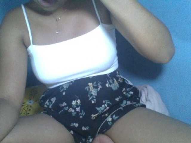 Rose-Bler live cam on BongaCams