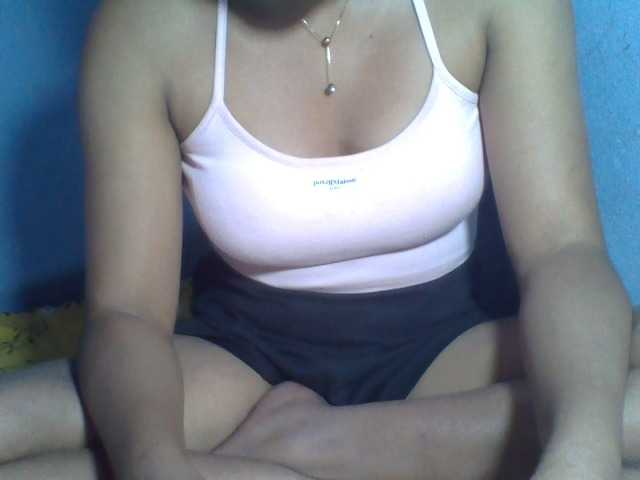 Rose-Bler live cam on BongaCams