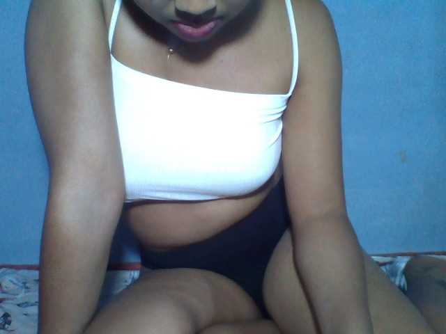 Rose-Bler live cam on BongaCams