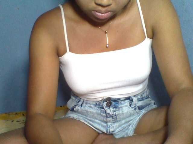 Rose-Bler live cam on BongaCams