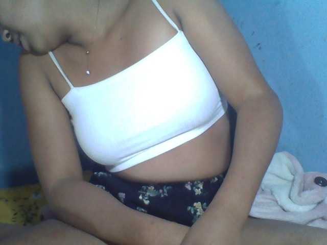 Rose-Bler live cam on BongaCams