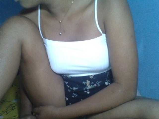 Rose-Bler live cam on BongaCams