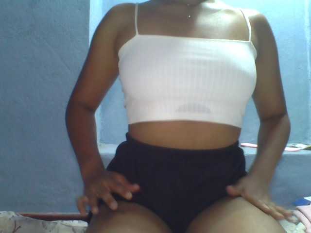 Rose-Bler live cam on BongaCams