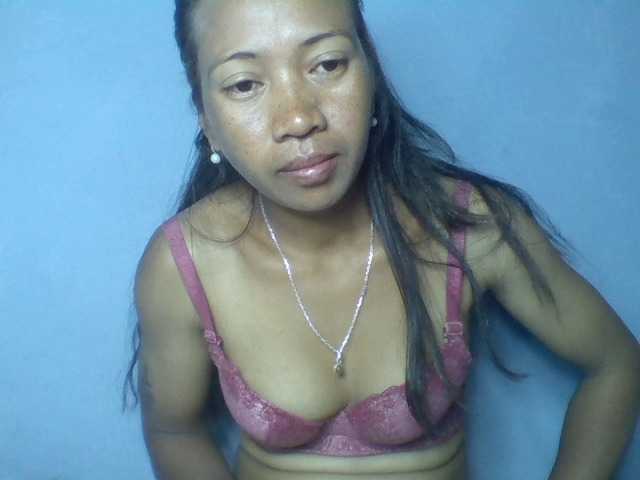 Rose-Bler live cam on BongaCams