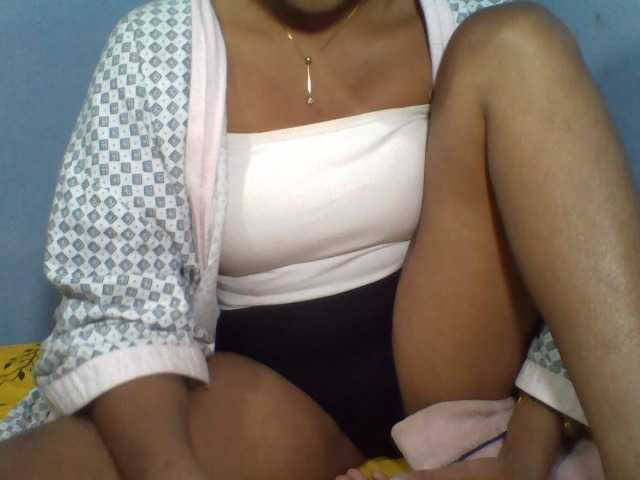 Rose-Bler live cam on BongaCams